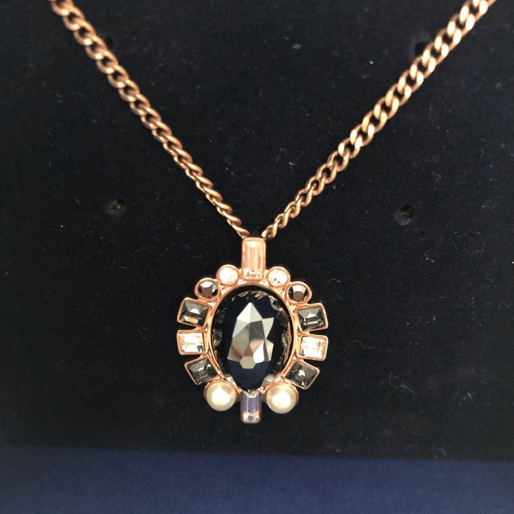 SOLD !✨Like New Swarovski Earrings and pendant set✨ - Picture 4 of 6